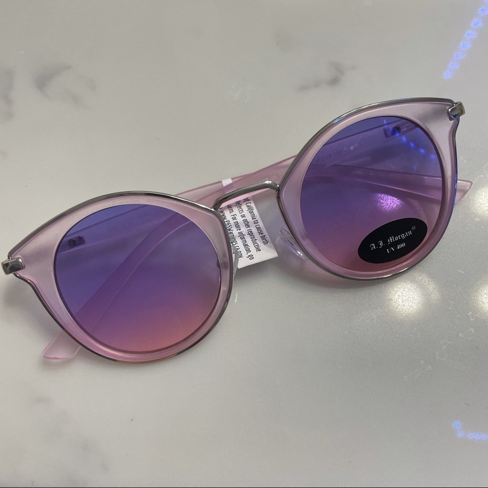 AJ Morgan cat eye sunglasses in purple